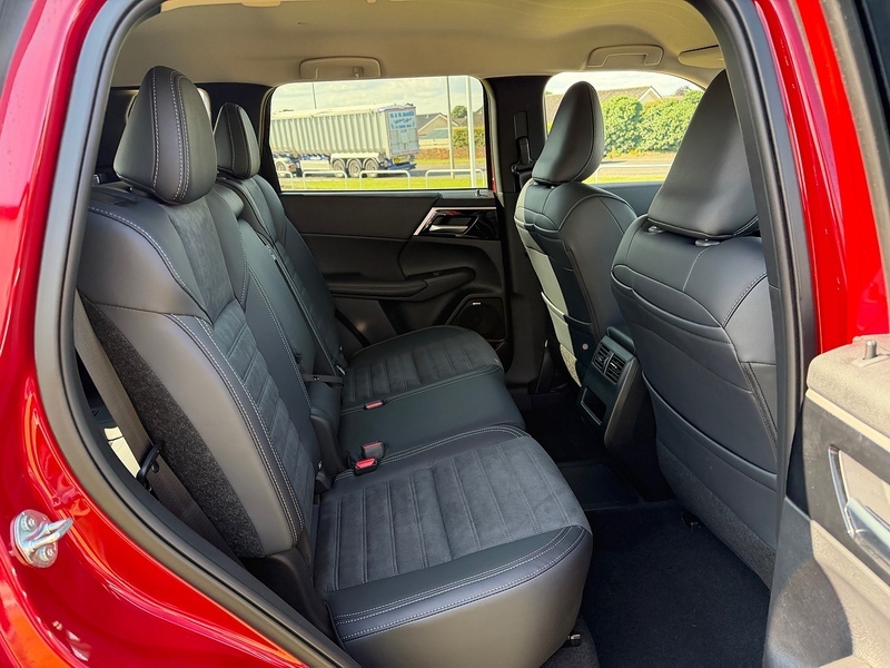 Mitsubishi Outlander Suv Black #16