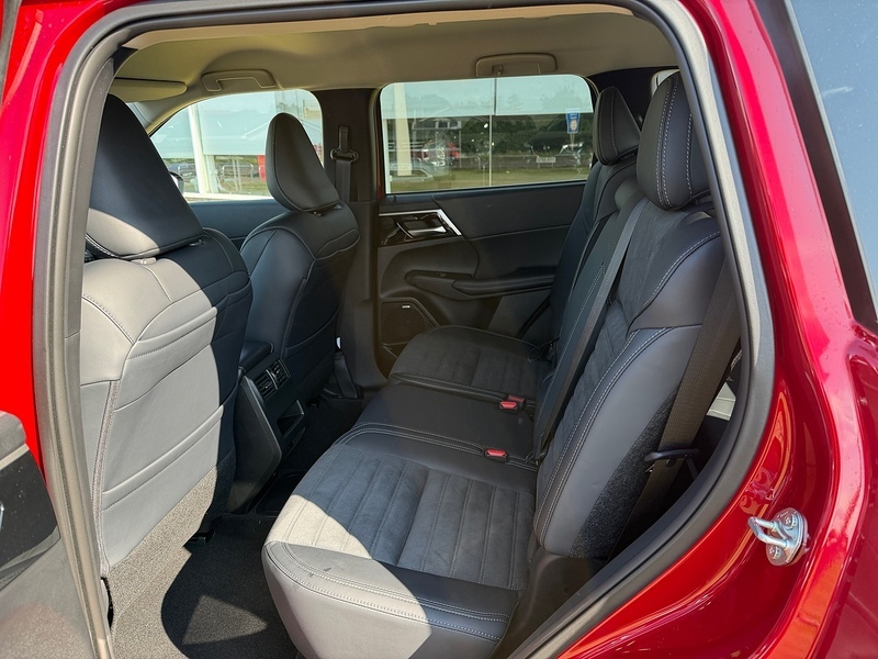 Mitsubishi Outlander Suv Black #14