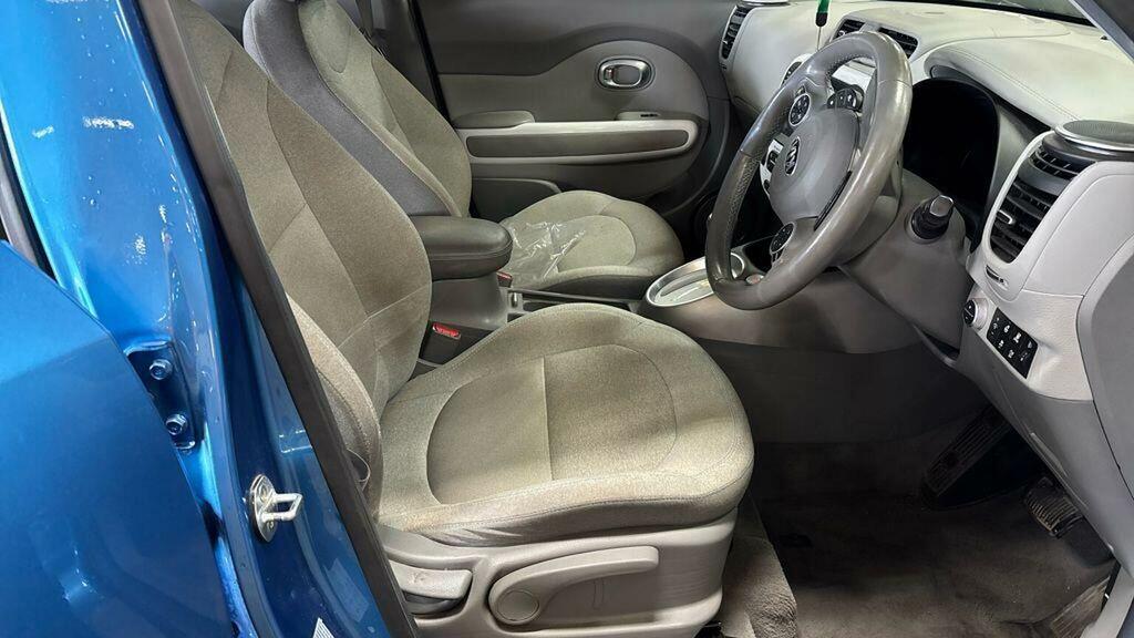 Kia Soul Hatchback Red #7