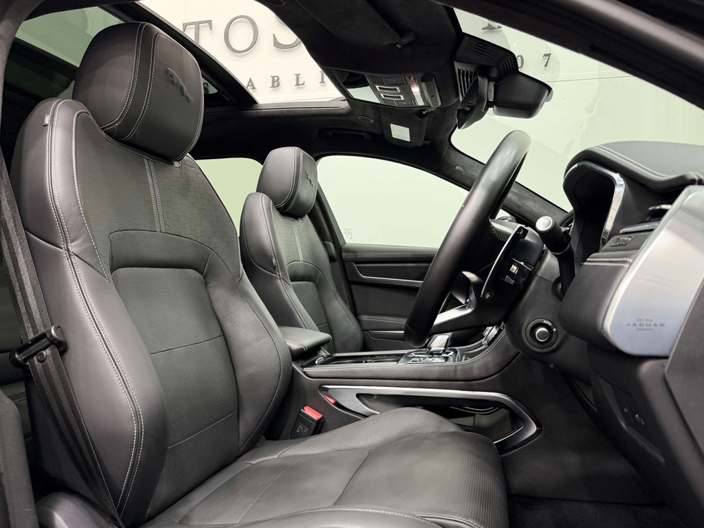 Jaguar F-Pace 2 L R-dynamic Hse Black D Mhev Awd 4Wd YK73ZVO #2