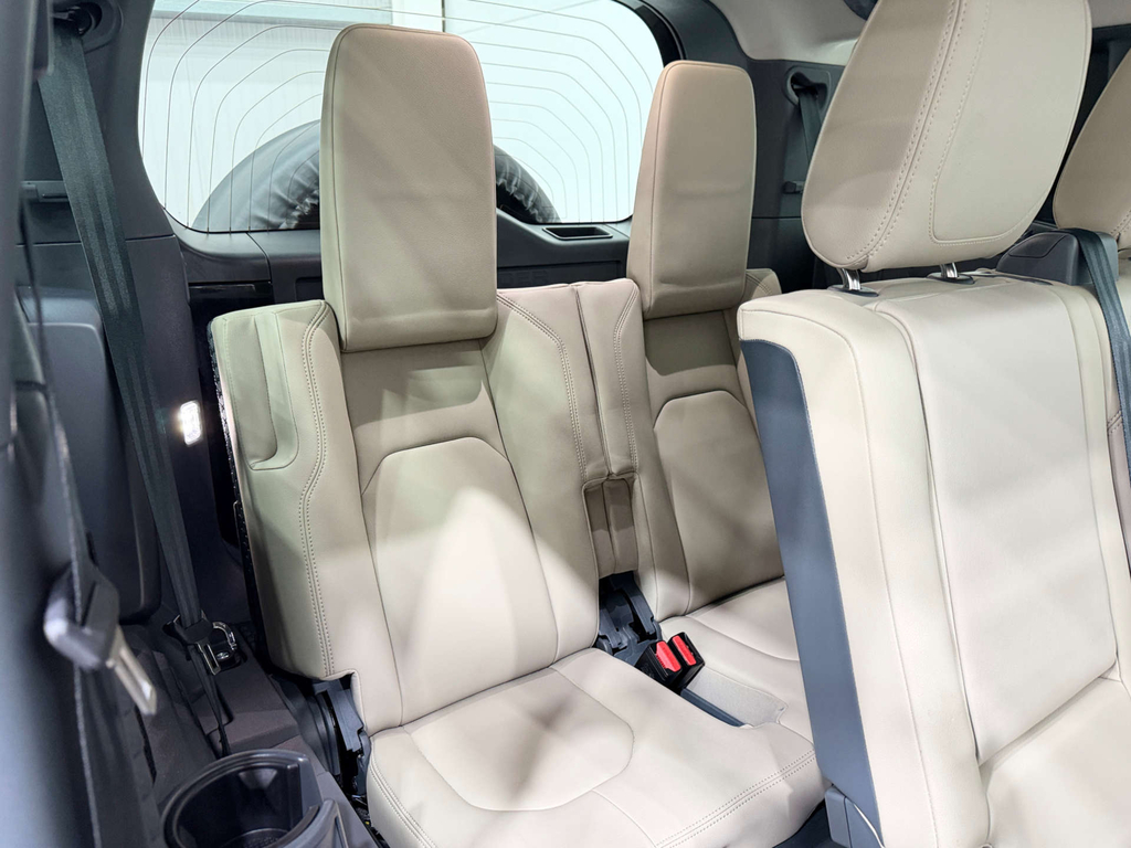Land Rover Defender Ariya Evolve Green #10