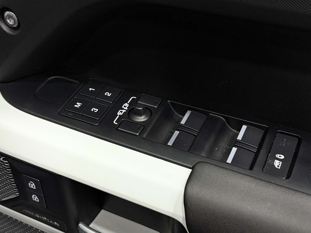 Land Rover Defender X-dynamic Hse Grey #30