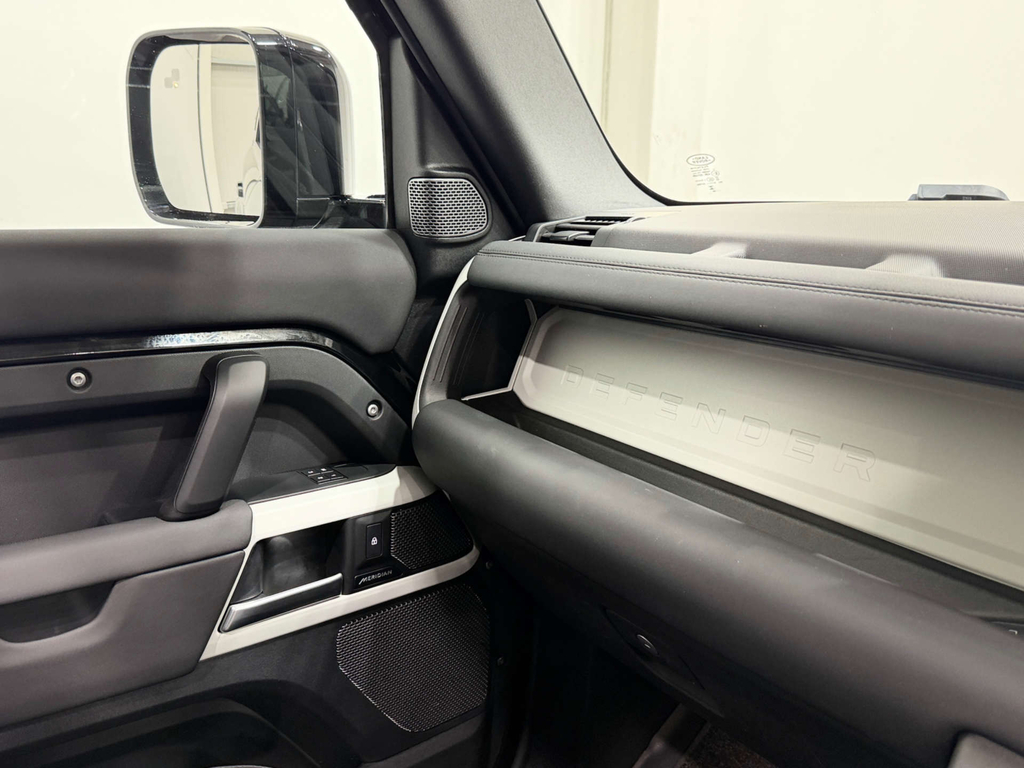 Land Rover Defender Hard Top Hse Black #30
