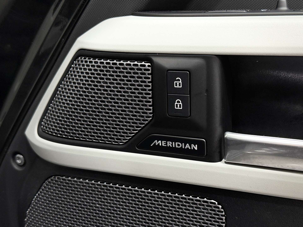 Land Rover Defender Hard Top Hse Black #33