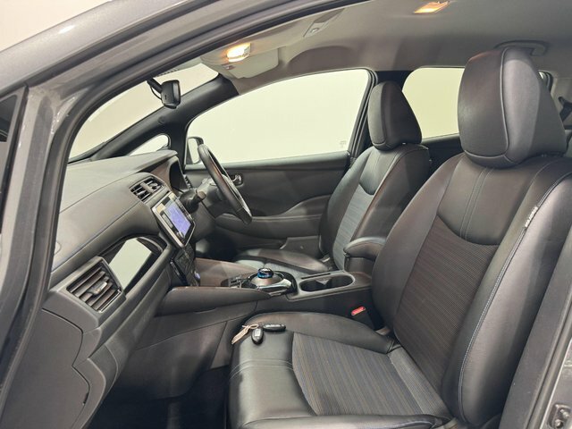 Nissan Leaf N-connecta Auto 5dr Grey #2
