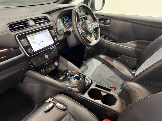 Nissan Leaf N-connecta Auto 5dr Grey #3