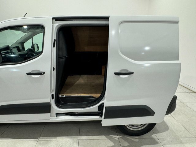 Peugeot E-Partner 800 50Kwh Asphalt Premium Plus Standard Panel Van White #15