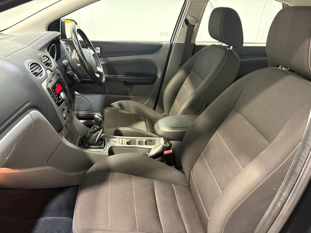 Ford Focus Hatchback Sport Tdci Black #13