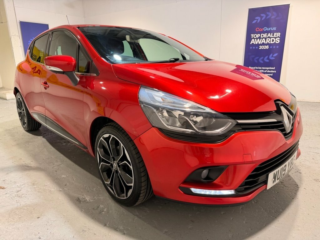 Renault Clio 0.9L Iconic Red