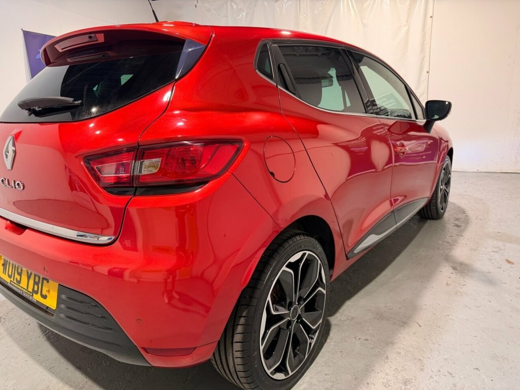 Renault Clio 0.9L Iconic Red #3
