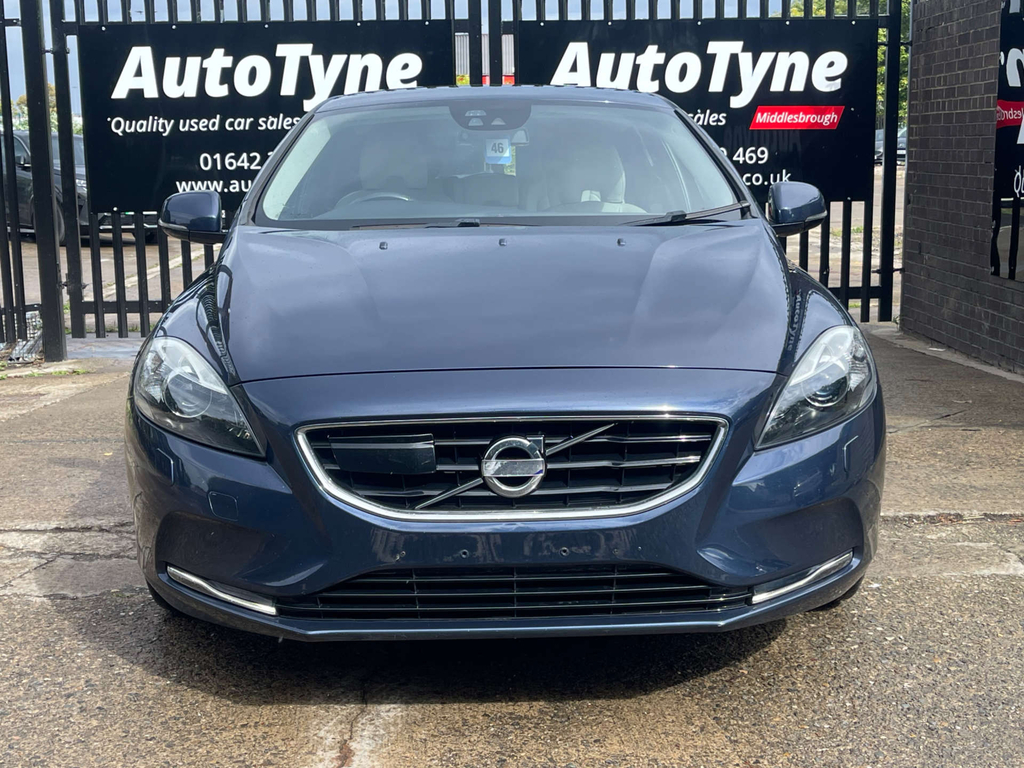Volvo V40 D2 Se Lux Nav Hatchback Euro 5 Ss  #2