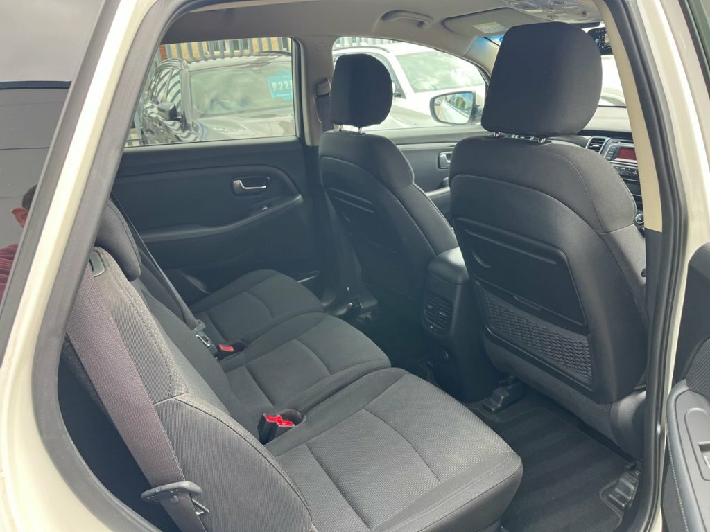 Kia Carens 1.7L 2 White #6