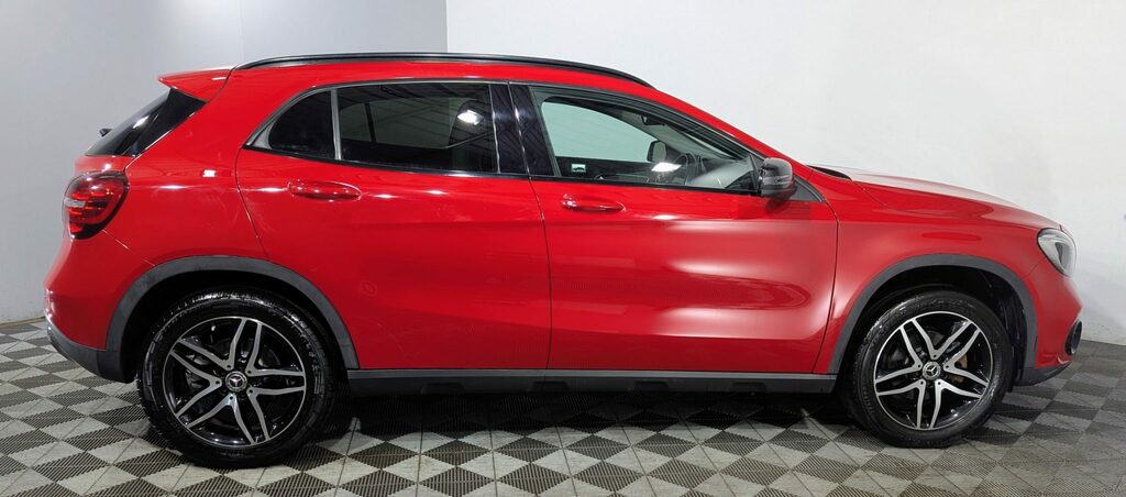 Mercedes-Benz GLA Class Gla 180 Urban Edition Red #5