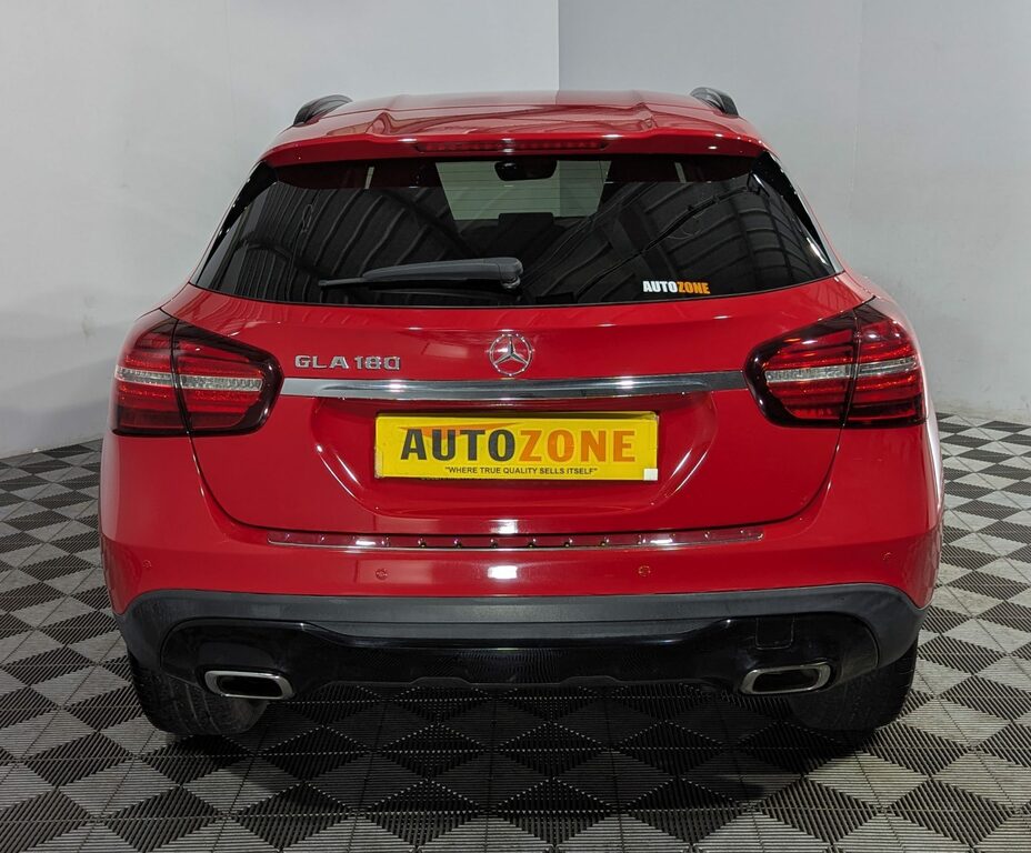Mercedes-Benz GLA Class Gla 180 Urban Edition Red #6