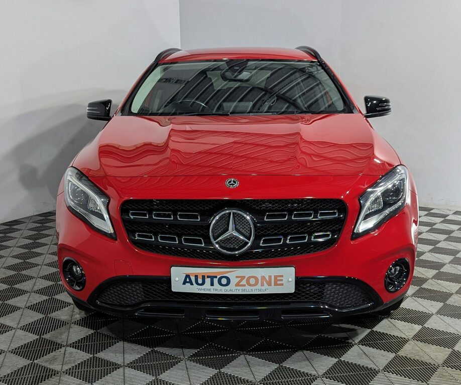 Mercedes-Benz GLA Class Gla 180 Urban Edition Red #2