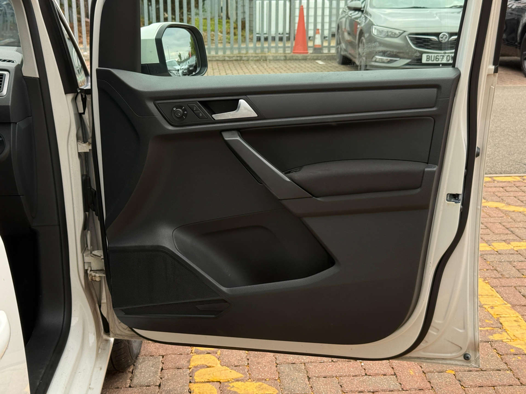 Volkswagen Caddy Maxi Life 2L Null Blue #23
