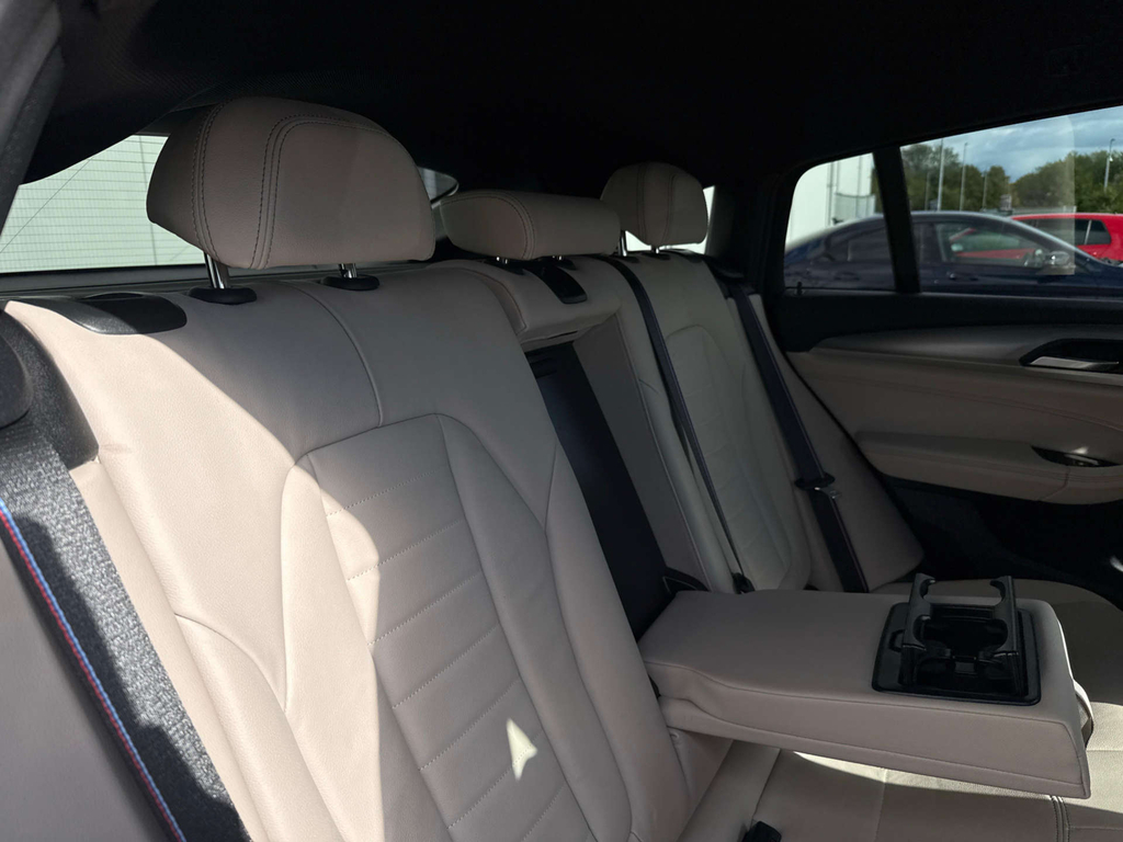 BMW X4 M40i Black #16