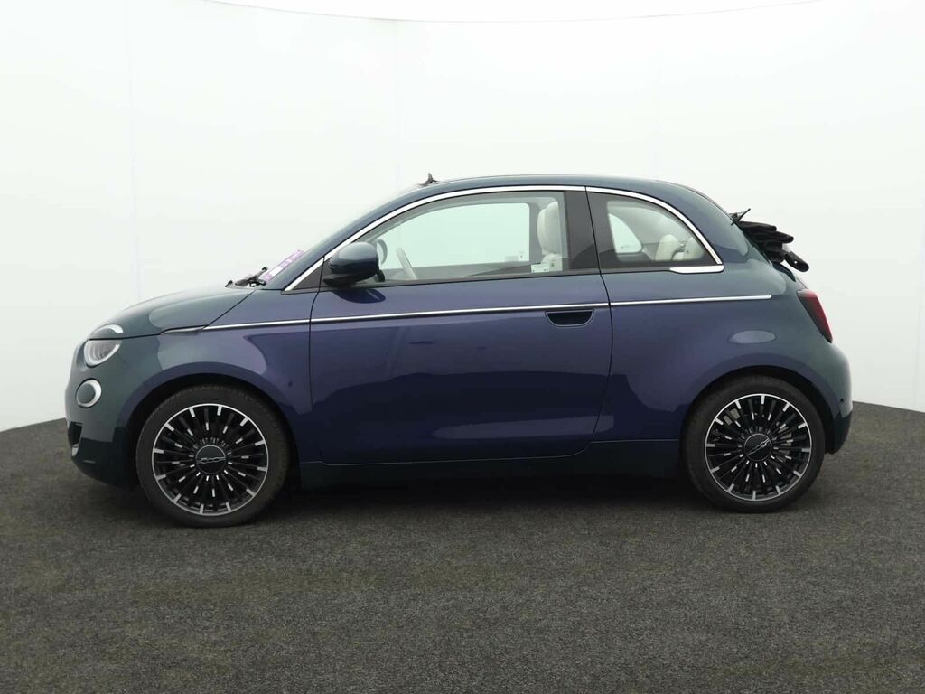 Fiat 500E C Passion Black #4