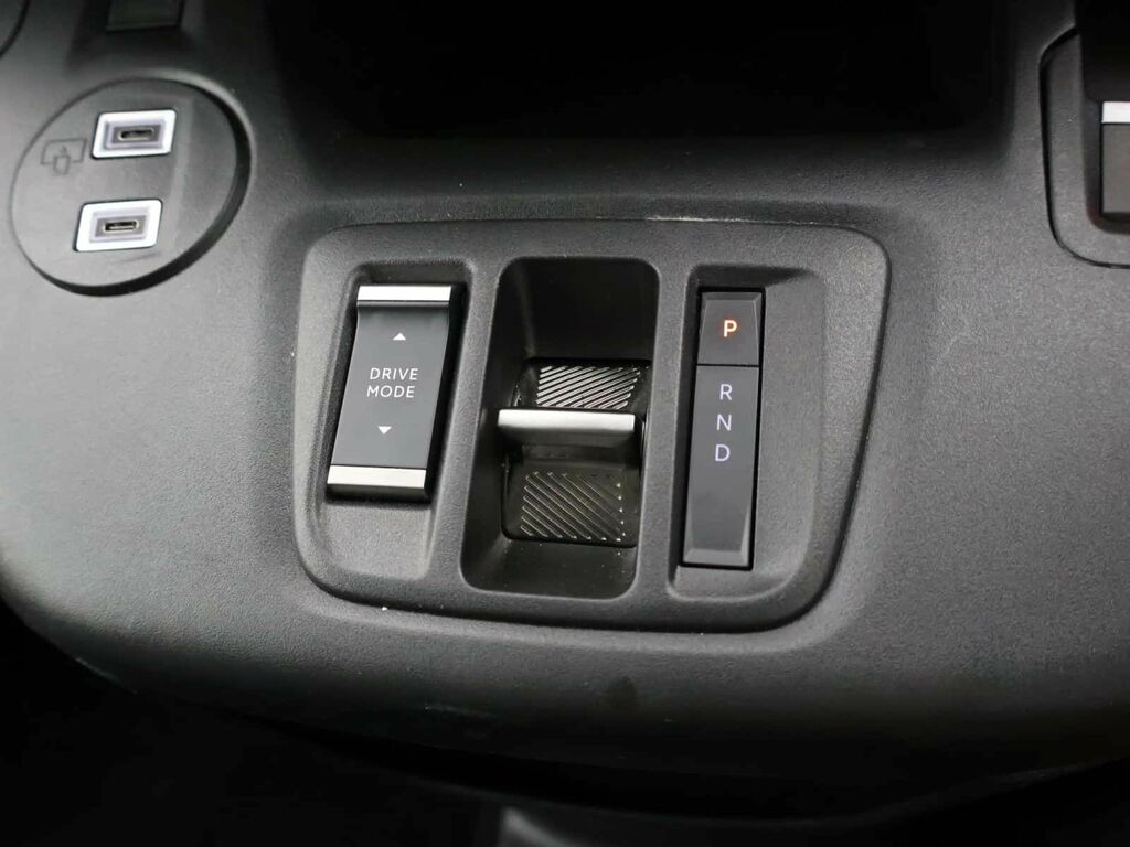 Vauxhall Combo-e Life 2300 50Kwh Dynamic L1 H1 7.4Kw Charger White #18