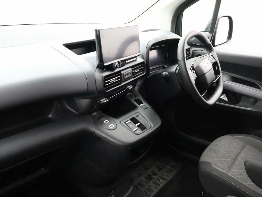 Vauxhall Combo-e Life 2300 50Kwh Dynamic L1 H1 7.4Kw Charger White #9
