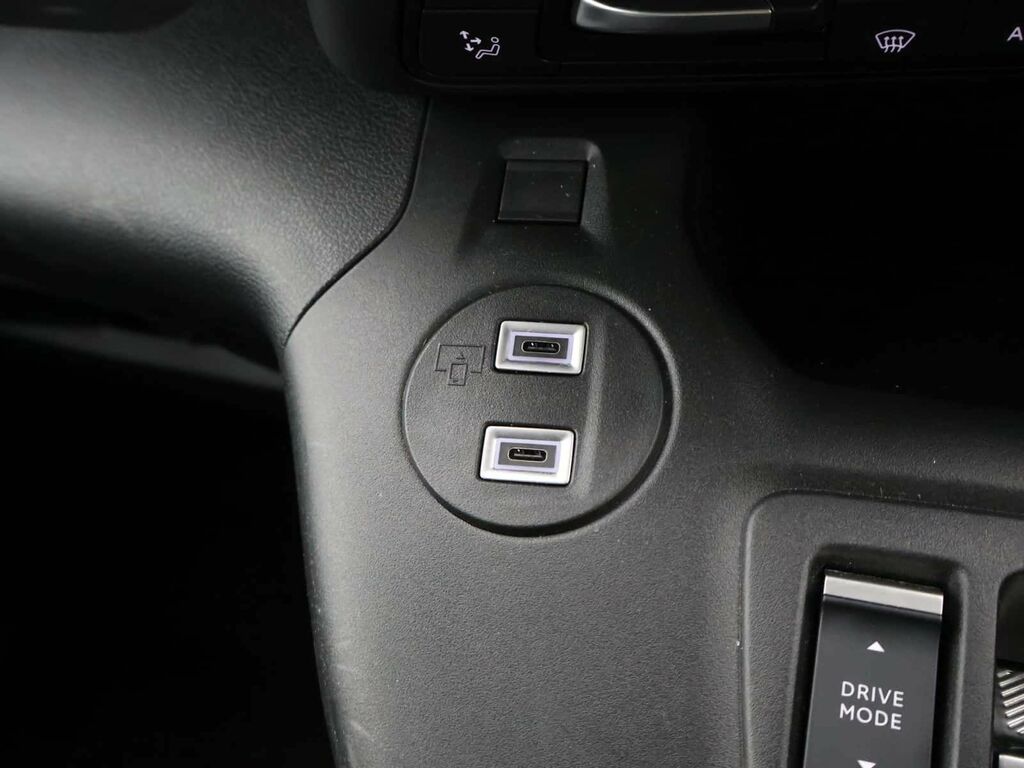 Vauxhall Combo-e Life 2300 50Kwh Dynamic L1 H1 7.4Kw Charger White #17