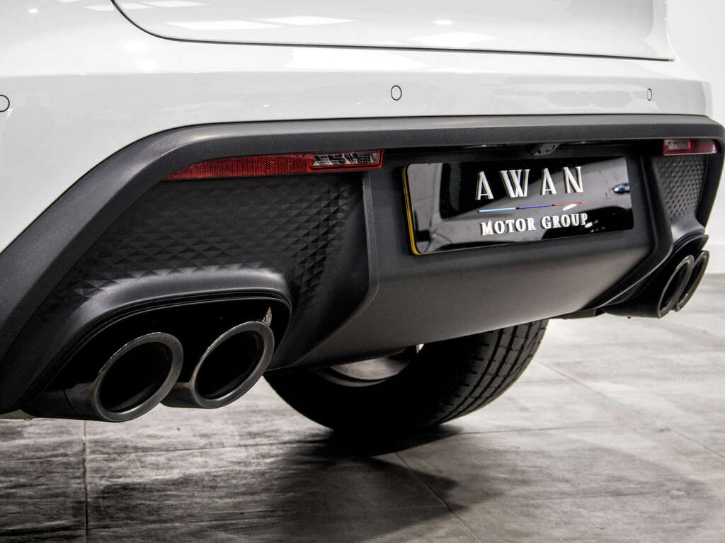 Porsche Macan 2.0 Macan 4Wd White #6