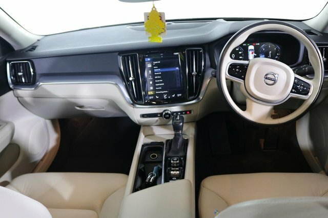 Volvo V60 2.0 D3 Momentum Pro Estate Euro 6 Blue #3