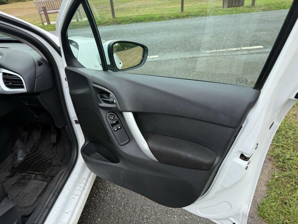 Citroen C3 Hatchback Vtr Plus 201161 Silver #15