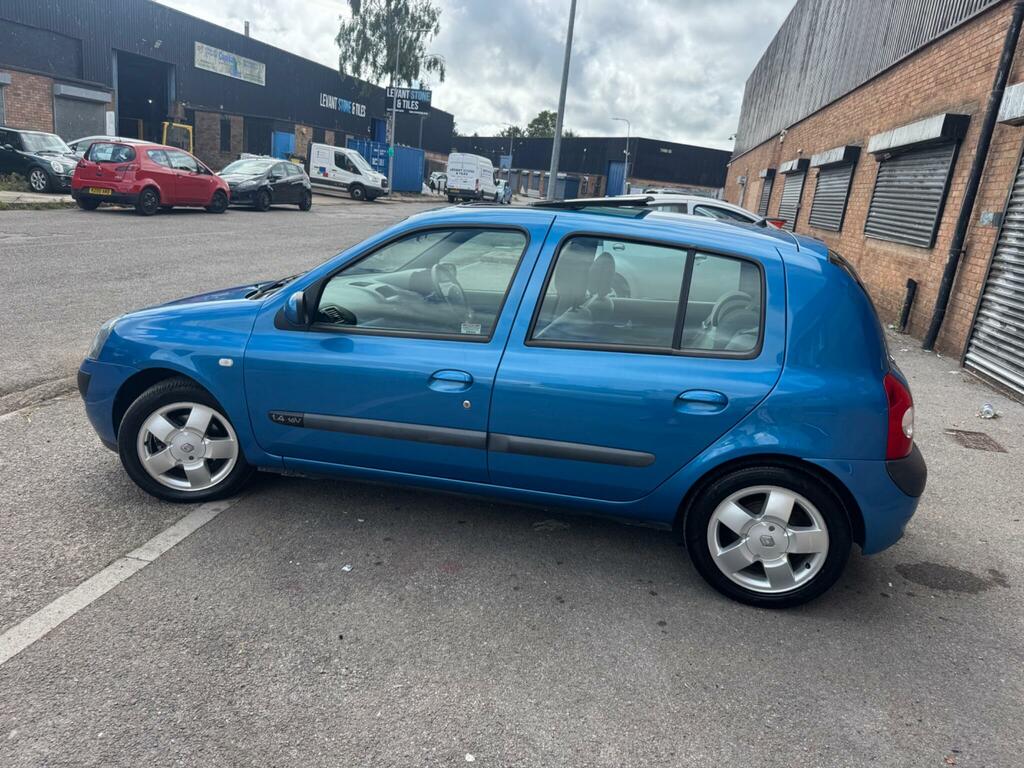 Renault Clio Hatchback 1.4 16V Privilege 200404 Silver #7