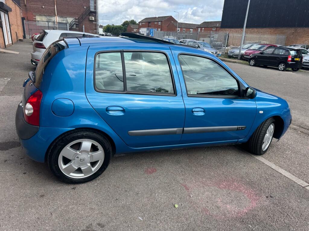 Renault Clio Hatchback 1.4 16V Privilege 200404 Silver #13