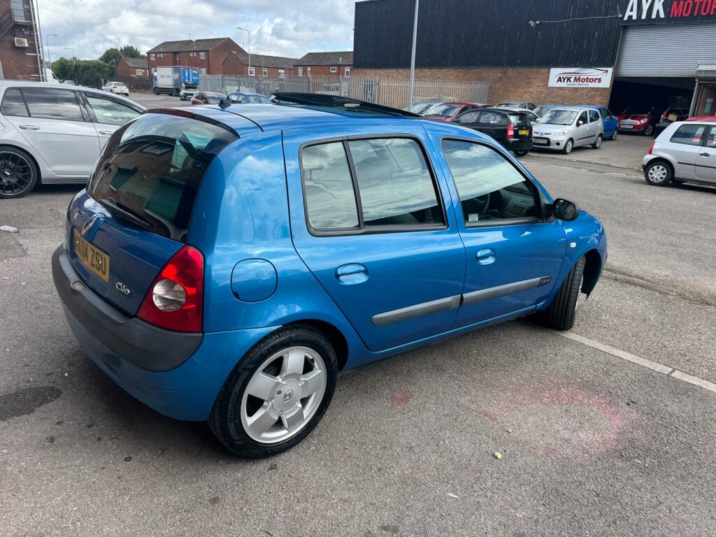 Renault Clio Hatchback 1.4 16V Privilege 200404 Silver #12
