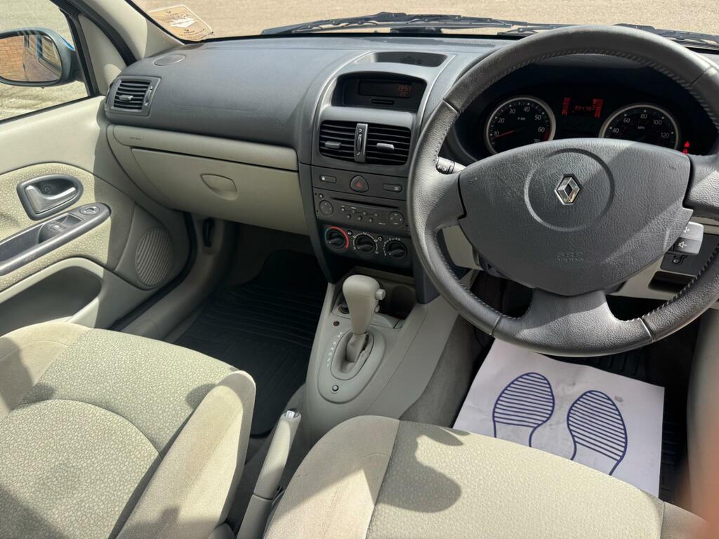 Renault Clio Hatchback 1.4 16V Privilege 200404 Silver #19