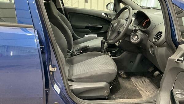 Vauxhall Corsa 1.4I 16V Club Black #9