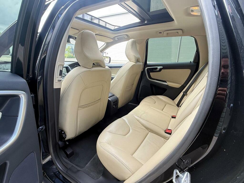 Volvo XC60  White #43