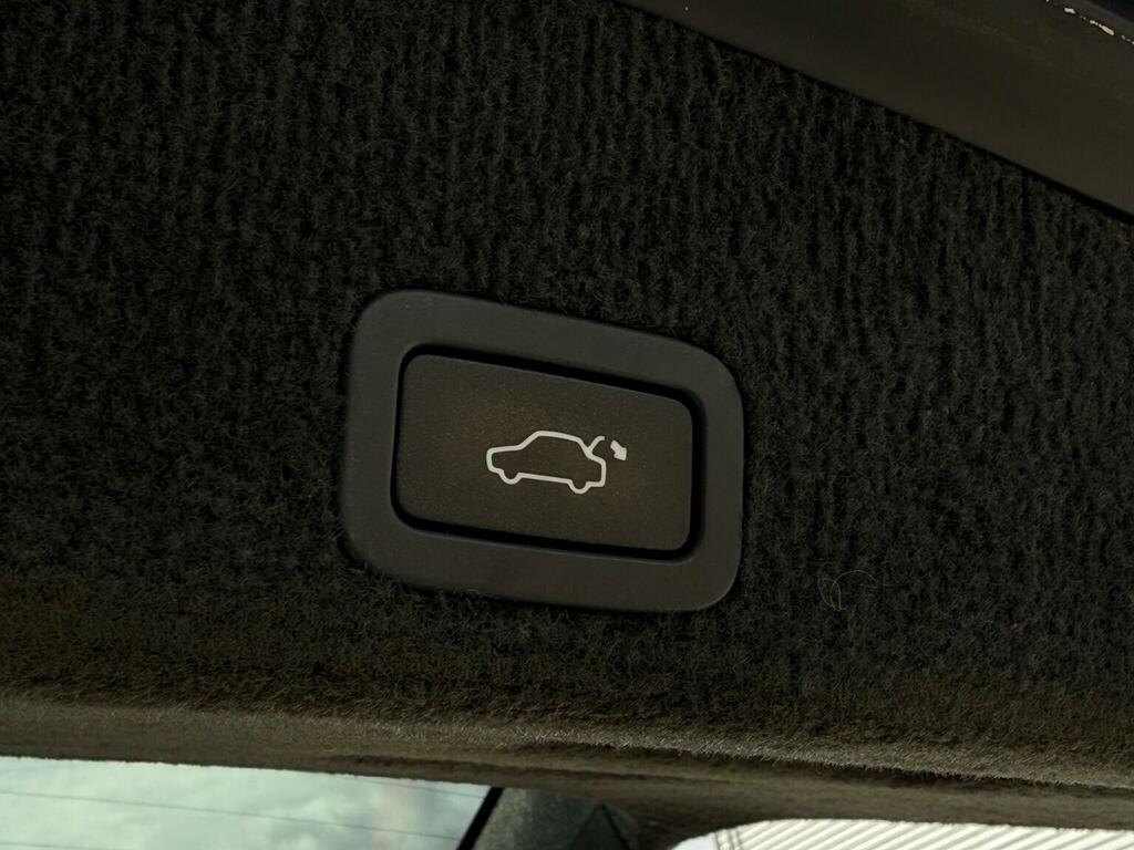 Volvo XC60  White #13