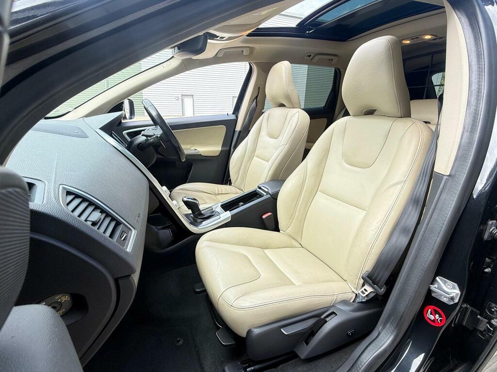 Volvo XC60  White #41