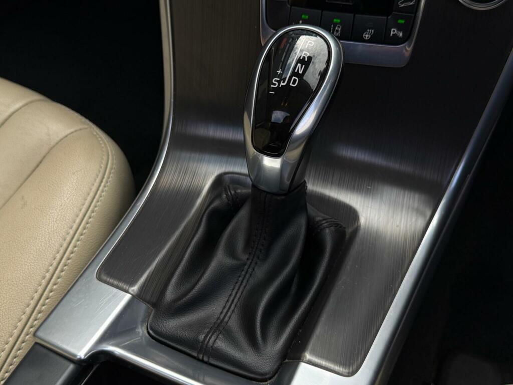 Volvo XC60  White #36