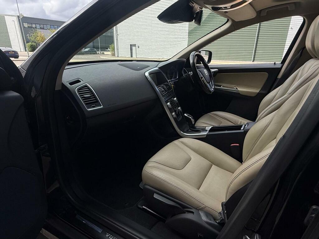 Volvo XC60  White #40