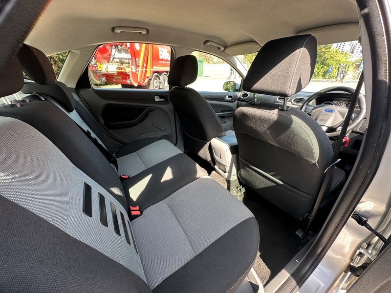 Ford Focus Zetec Silver #5