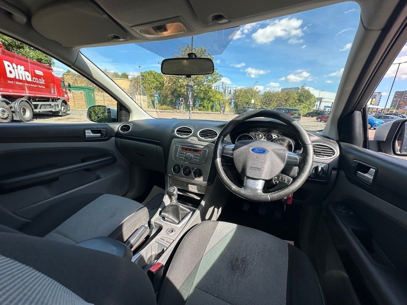 Ford Focus Zetec Silver #6