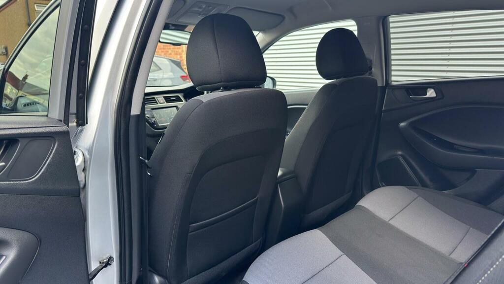 Hyundai I20 I20 Play Mpi White #23