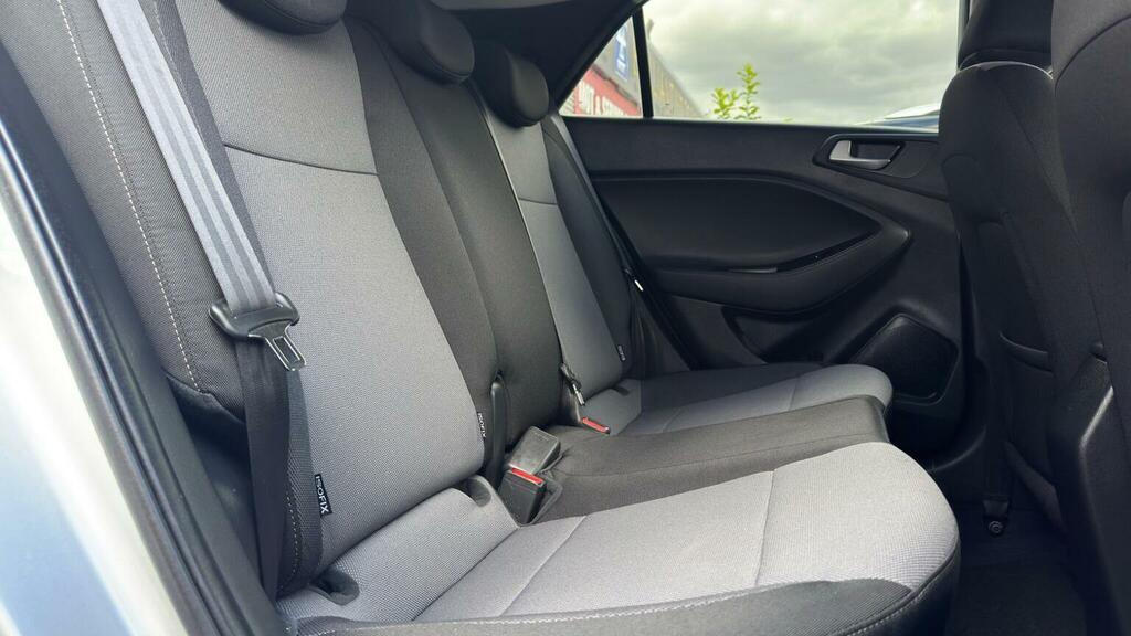 Hyundai I20 I20 Play Mpi White #25