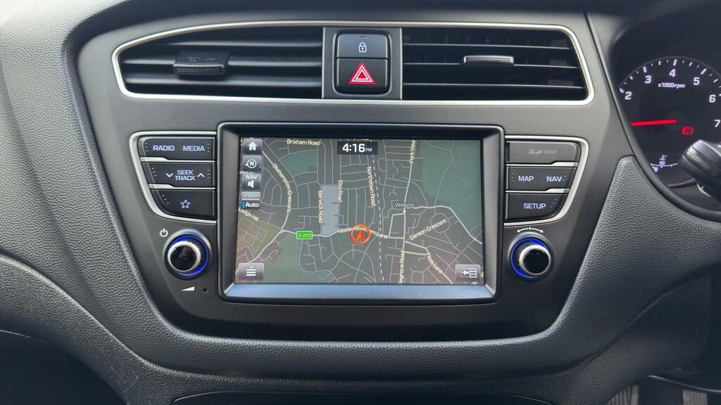 Hyundai I20 I20 Play Mpi White #31
