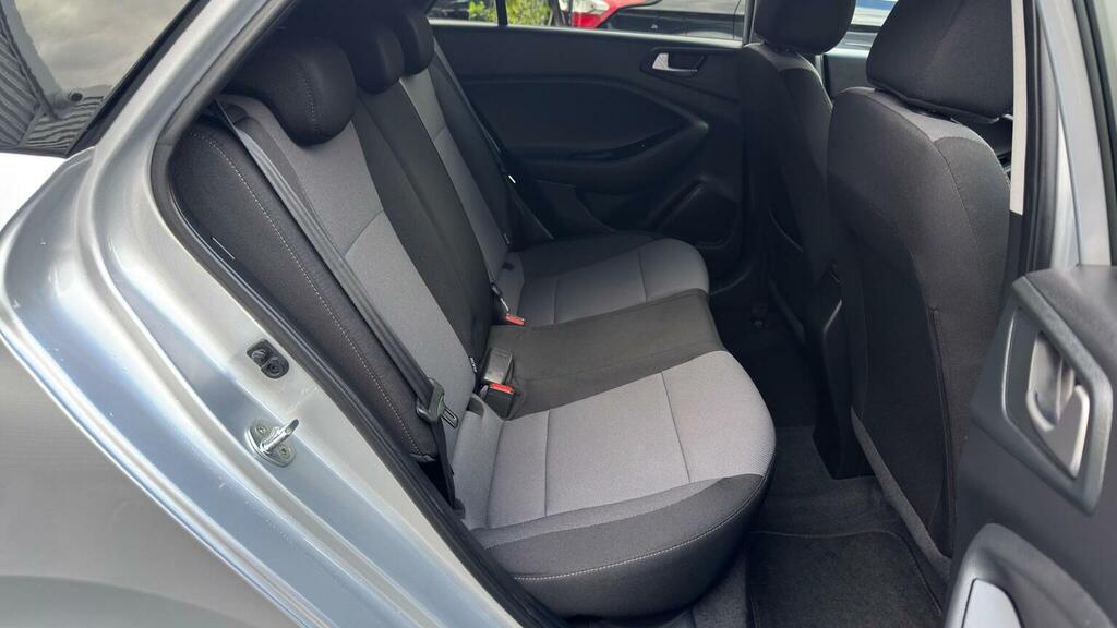 Hyundai I20 I20 Play Mpi White #24