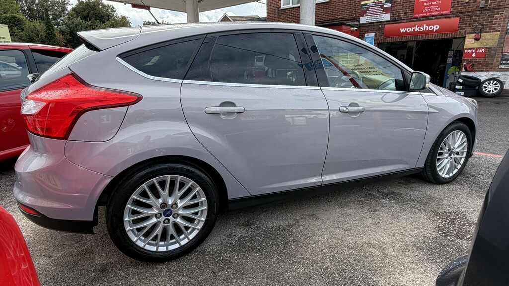 Ford Focus 1.6 Zetec 2011 YA11LWS Silver #2