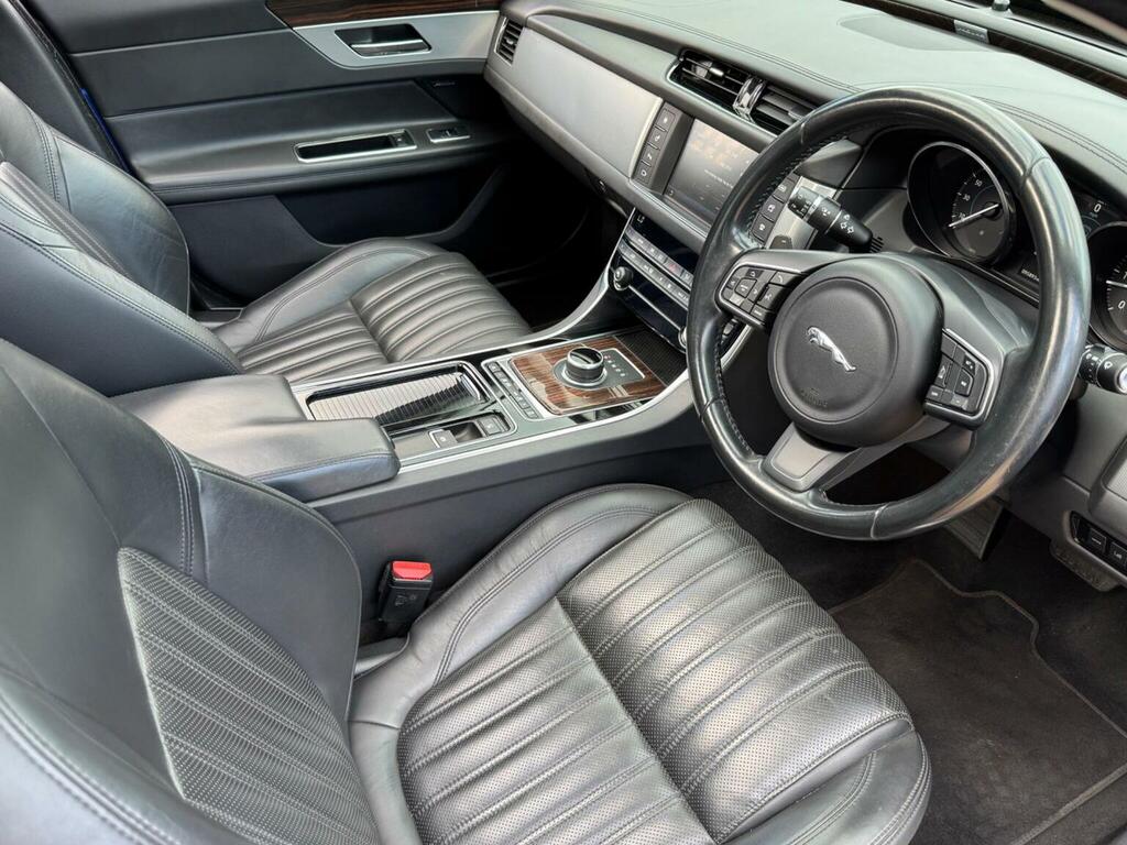 Jaguar XF White #10