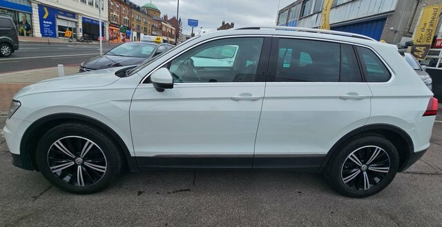 Volkswagen Tiguan 1.4 Tsi Se Navigation Suv Euro 6 White #4