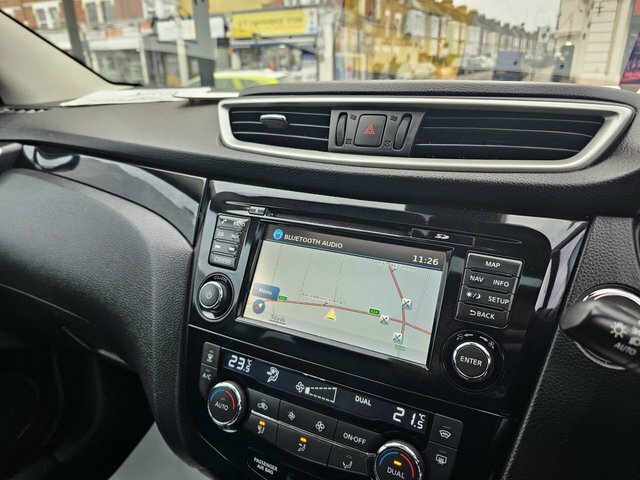 Nissan Qashqai N-tec White #17