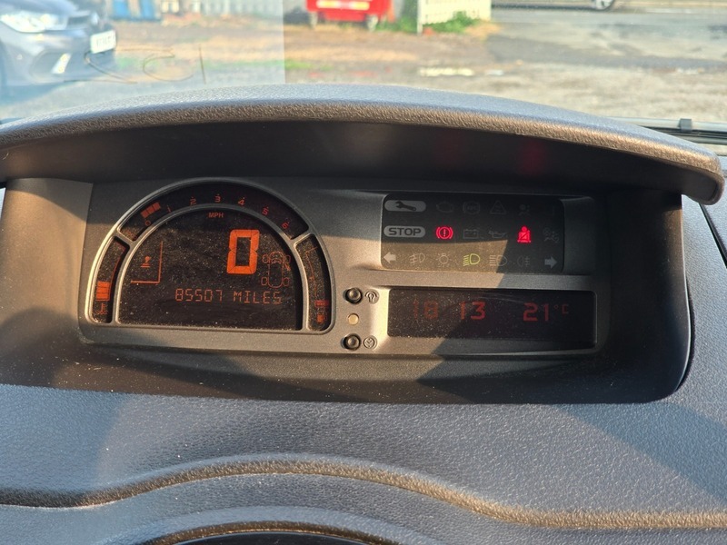 Renault Grand Modus Dynamique Red #27