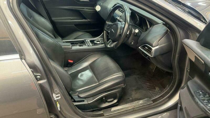 Jaguar XE 2.0D Portfolio Awd Grey #4